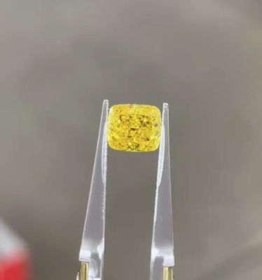 Radiant Lab Created Yellow Diamonds HPHT Groeid 10 Mohs Fancy Levendig Geel VVS2 0.52ct