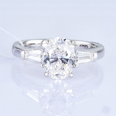 18k witte lab gegroeide diamanten ring drie stenen ontwerp 1ct+ D VVS2 klassiek ontwerp ovaal vorm
